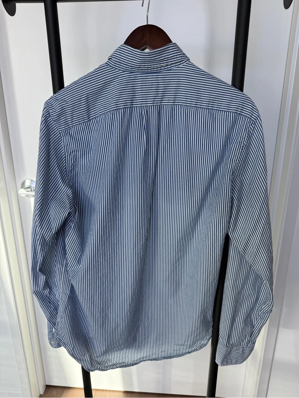JCrew Mens Secret Wash Cotton Blue & White Stripe Button-Down Shirt - Medium